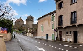 Le Logis De Joseph Au Pied De La Cite Medievale